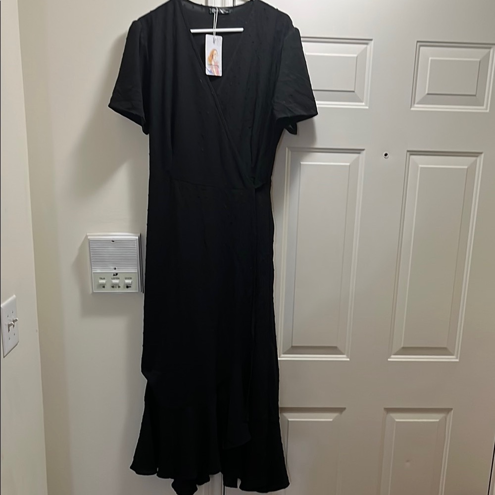 Chic Black High Low Dress with Asymmetrical Hem and Flowy Design